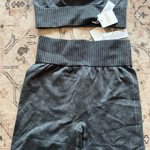 Charcoal sports bra and bike shorts set for Active Performance - Picture 6 of 8
